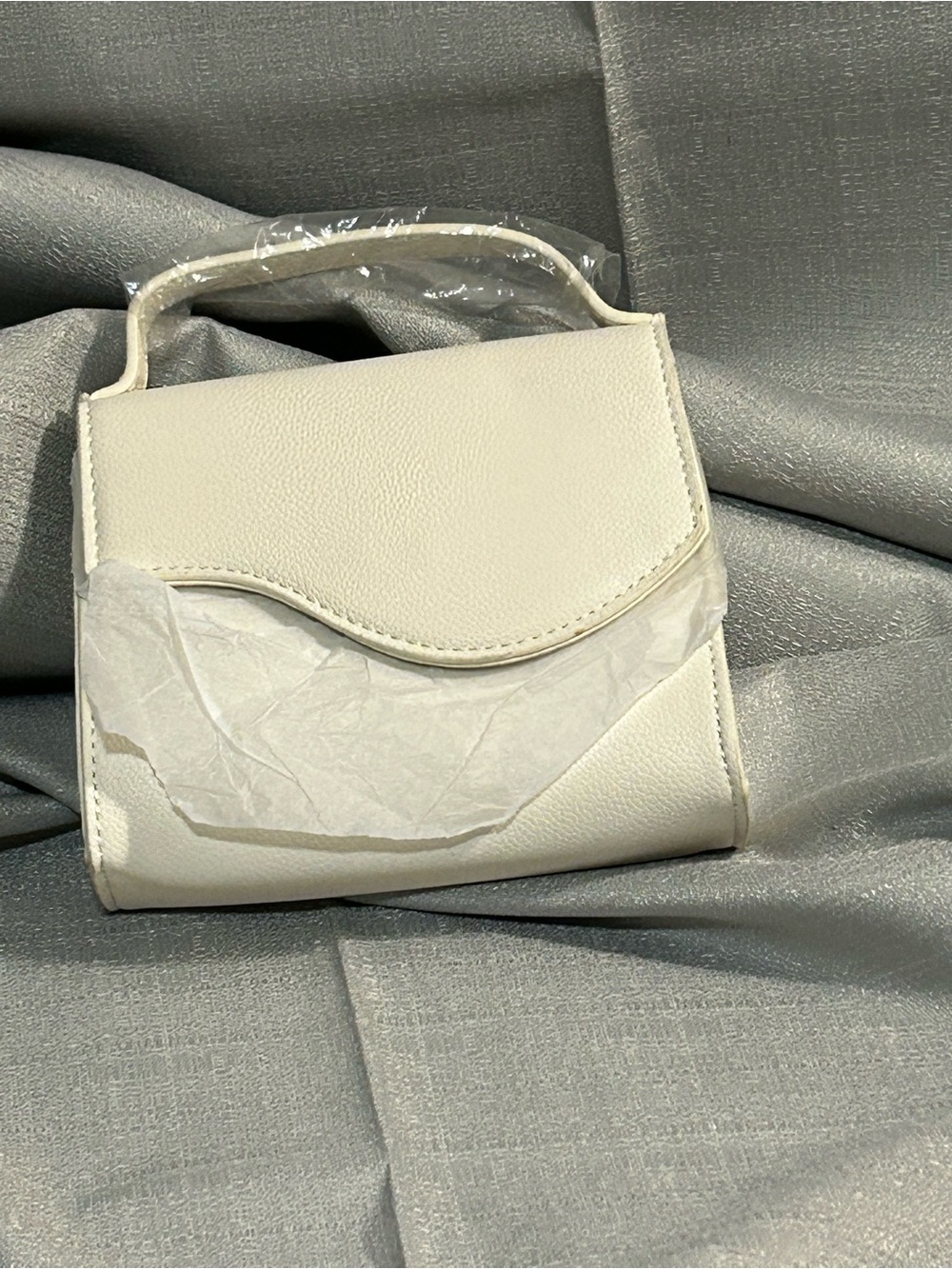 💃🏾♦️ Cream Mini Top-Handle Bag with Curved Flap